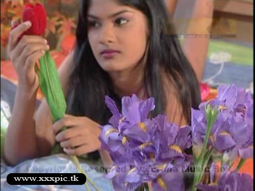 [sri_lanka_actress_maheshika_hot_02.jpg]