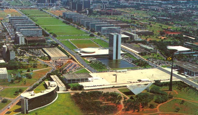 Brasília - A praça timoneira.