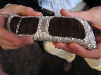 Worlds_Most_Expensive_Cell_Phone_05.jpg