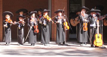 [Mariachis.jpg]