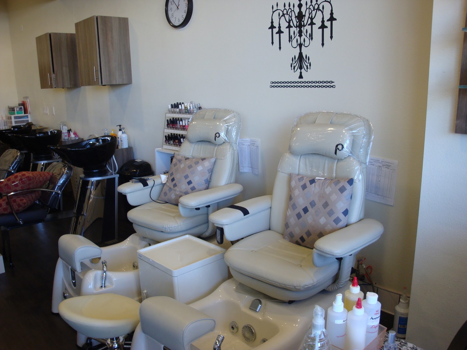 NailHolics / RT7 Total Beauty Salon to Nailholics!
