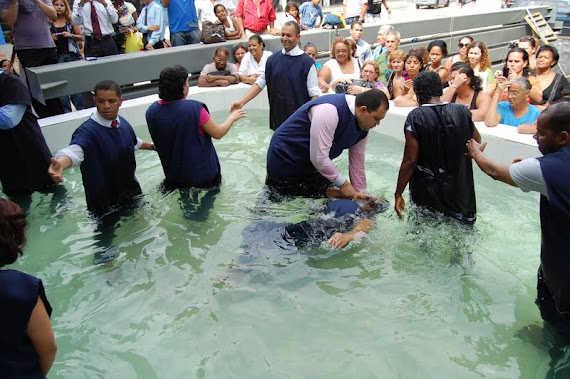 Quem crer e for batizado será salvo; mas quem não crer será condenado. Marcos-16:16