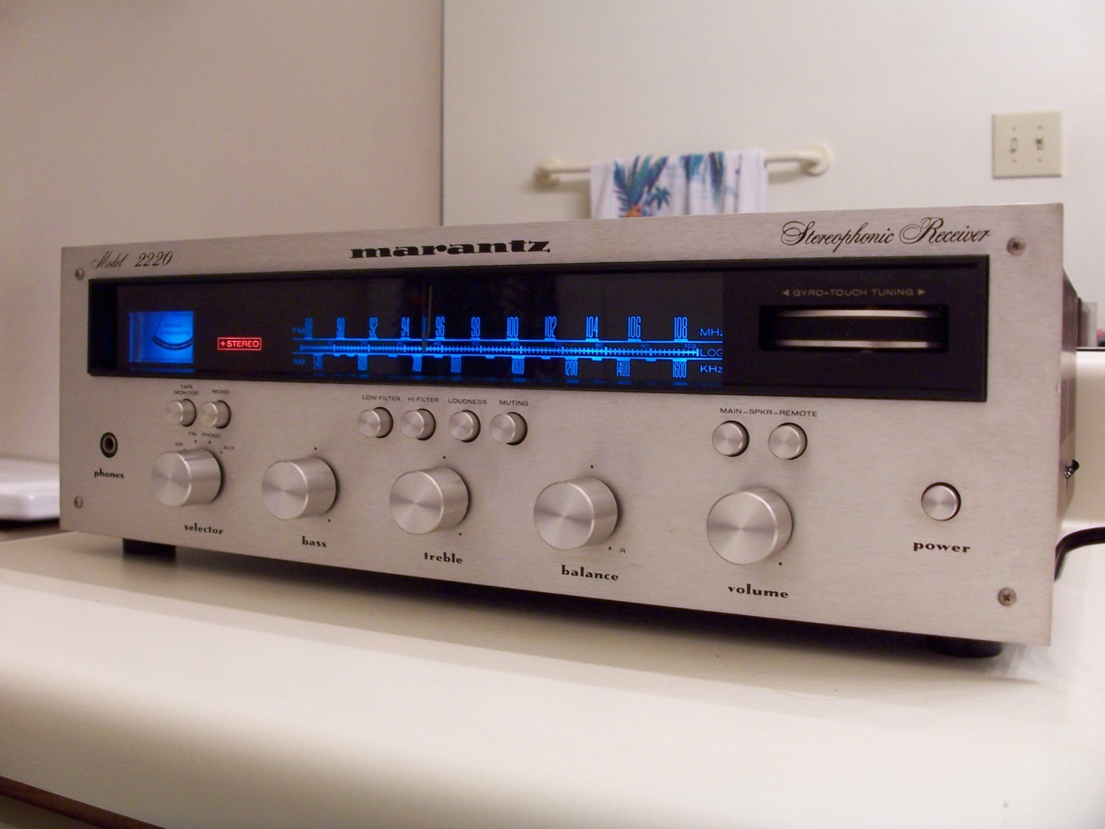 Revolver: 17. The Marantz 2220 Stereophonic Receiver From 1973!