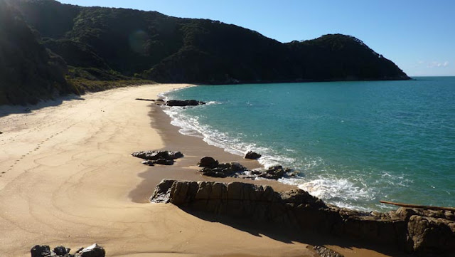 La arena de las playas de Abel Tasman es agradable al tacto