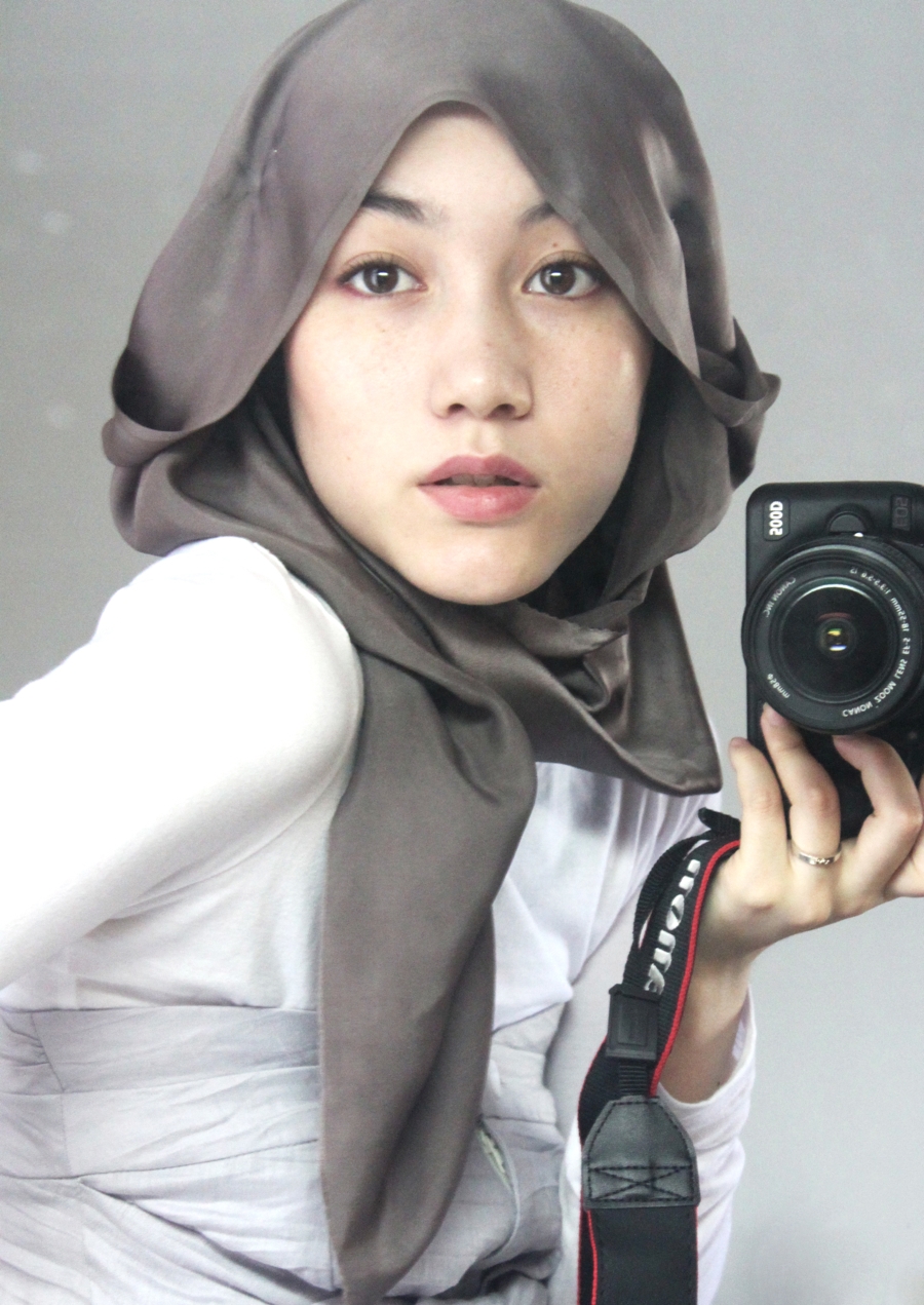 http://4.bp.blogspot.com/_SIFOtx4f-6w/TT2_q6B_zsI/AAAAAAAACHA/rwkrKCaDDIE/s1600/428__900x1271_hana-tajima-hijab-style.jpg