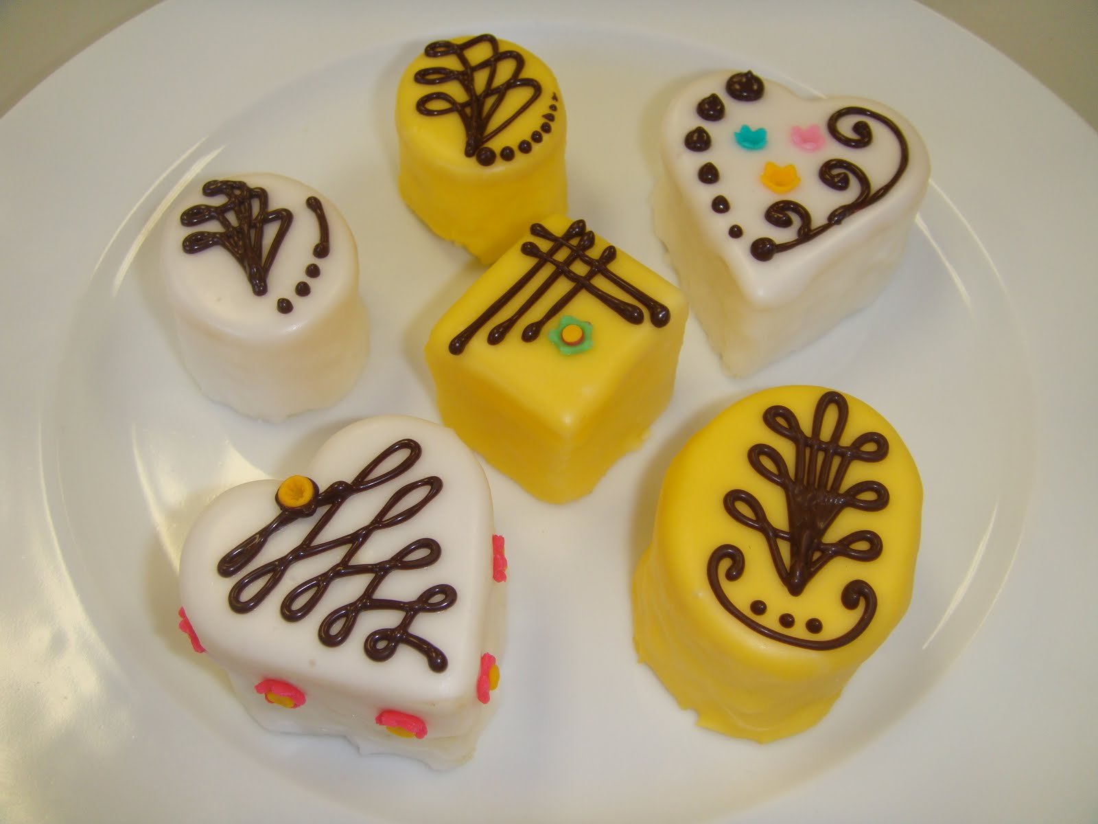 Yummy Baking: Fondant Coated Petit Fours