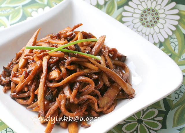 Table for 2.... or more: King Oyster Mushrooms with Meat Sauce肉酱杏鲍菇