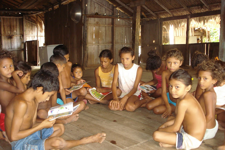 Roda de Leitura com nossas crianças de comunidades tradicionais da Amazônia