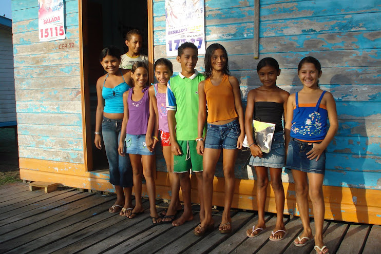 Jovens leitores da Reserva Extrativista do Rio Cajari