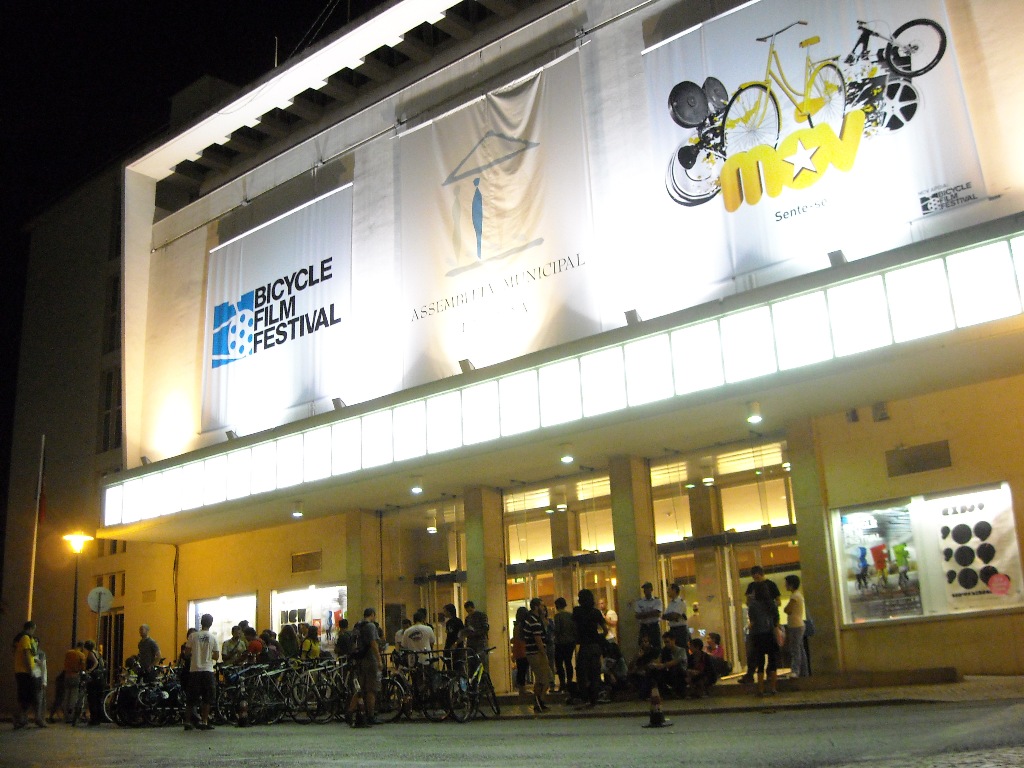 [6+forum+lisboa+noite.jpg]