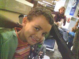 Santiago, mi hijito, en el Aeropuerto de Salvador.