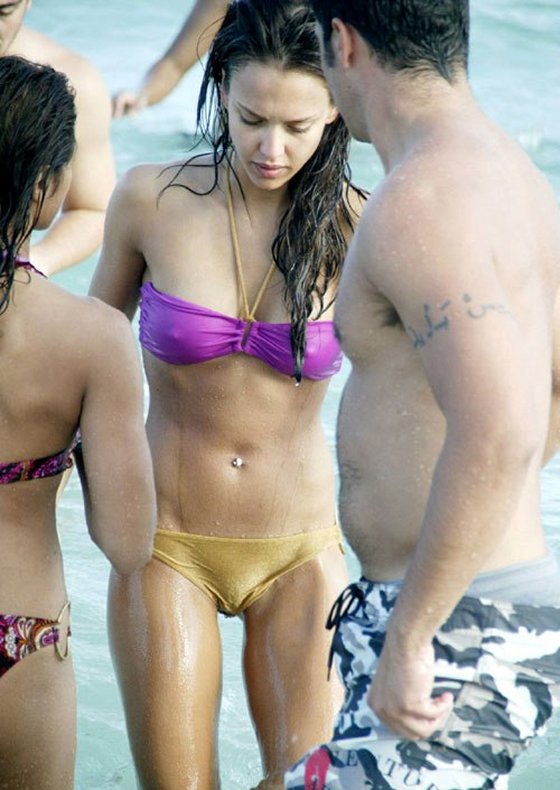 jessica-alba-cameltoe.jpg