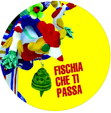 Pins "Fischia che ti passa!"