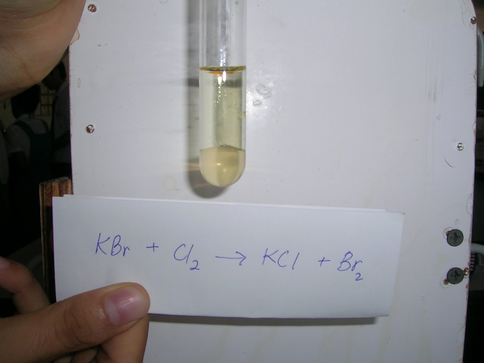 Бромид натрия и водород реакция. Ki цвет раствора. Йодид калия цвет раствора. Ki раствор. KBR цвет раствора.