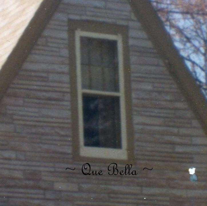 Que Bella My Haunted House!