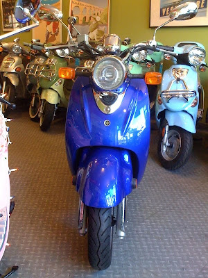 Philadelphia Used Scooters: 2006 YAMAHA VINO 125 ROYAL BLUE