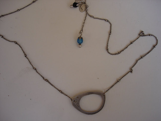 9 collier 25e / vendu