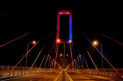 jembatan suramadu malam hari