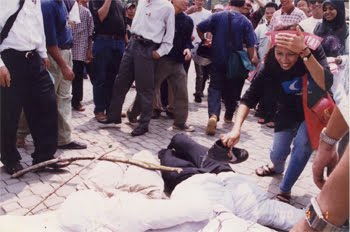 [masjid_negara11march2000.jpg]