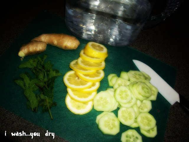 Ingredients needed to make Sassy water: mint, ginger, lemon slices, cucumber slices. 