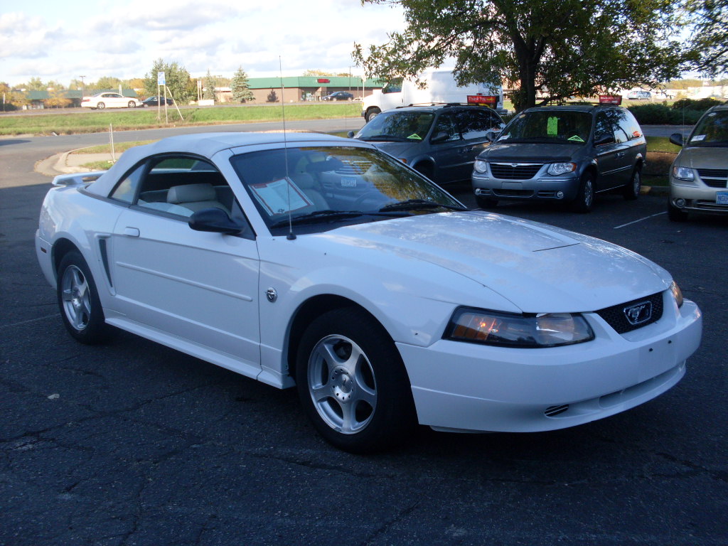 luisrideauto: 2004 Ford Mustang Convertible, 3.9 Liter V6 95K Miles