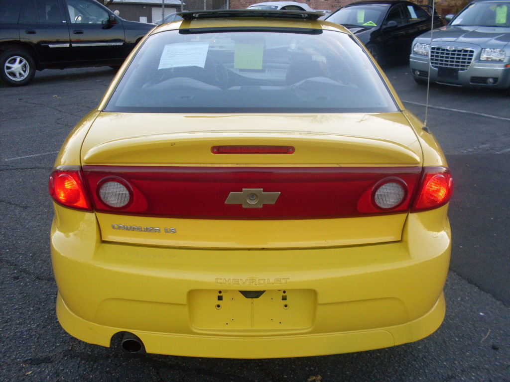 luisrideauto 2005 Chevrolet Cavalier LS, 2 door coupe 2.2 Liter 4 cyl