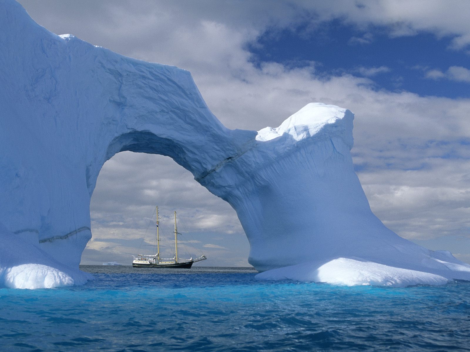 [Antarctic+Sailing-784887.jpg]