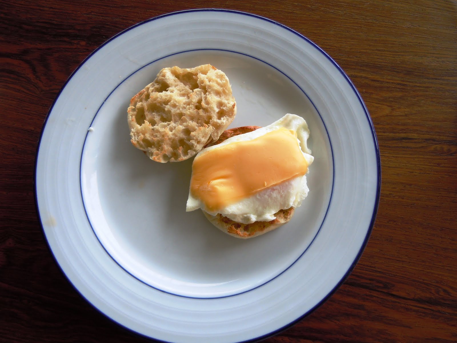 Quick Breakfasts for Moms in a Hurry: Egg and Cheese English Muffins