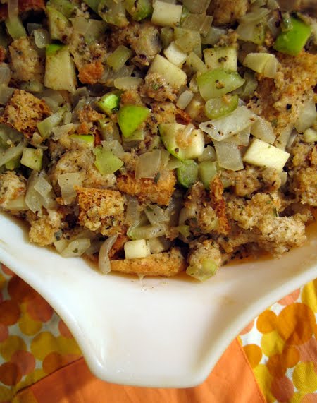 Thanksgiving Basics Onion Celery Sage Bread Stuffing Everybody thanksgiving-basics-onion-celery-sage-bread-stuffing-everybody