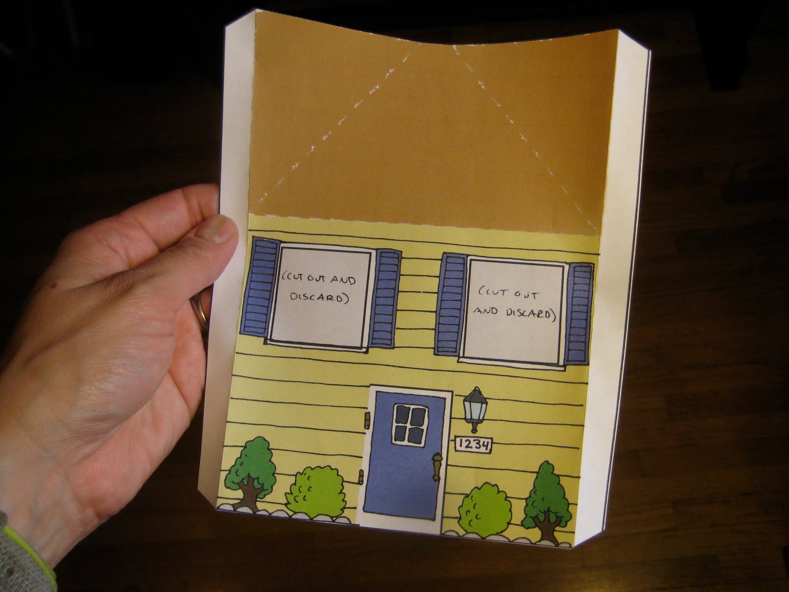 ID Mommy ID Mommy Projects Recycle Happy Meal Boxes into Toy Houses!