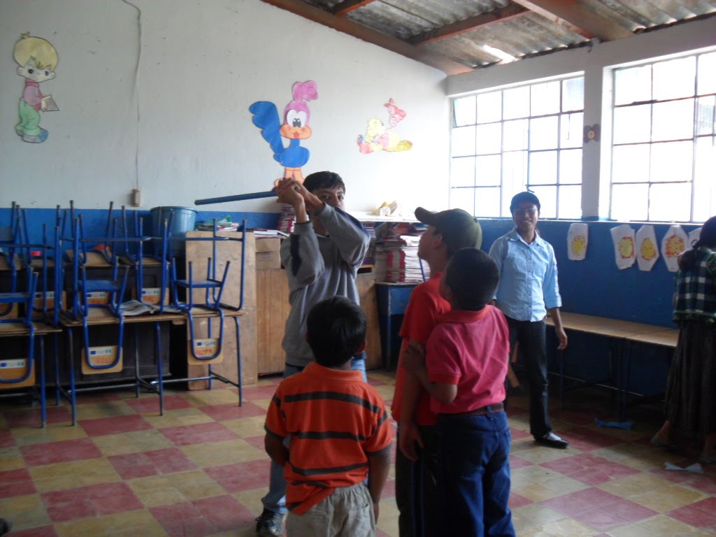 E.A. SAN CRISTÓBAL VERAPAZ: SE INICIA EL MES DE LA PATRIA CON ENTUSIASMO