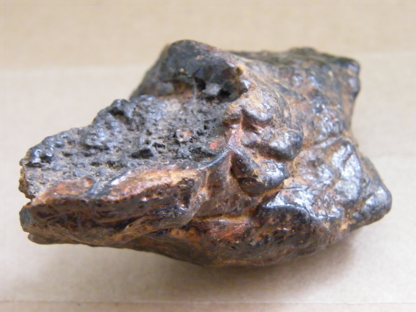 Iron stone. Никель в метеоритах. Каменный метеорит ALH 81005. Лонсдейлит метеоритный камень. Железо никелевый метеорит.