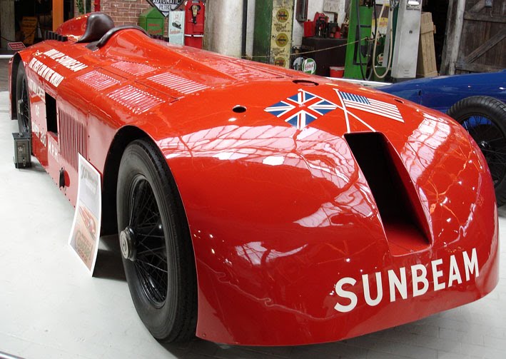 HENRY SEAGRAVE DRIVES THE SUNBEAM 1000HP TO BREAK THE LAND SPEED RECORD