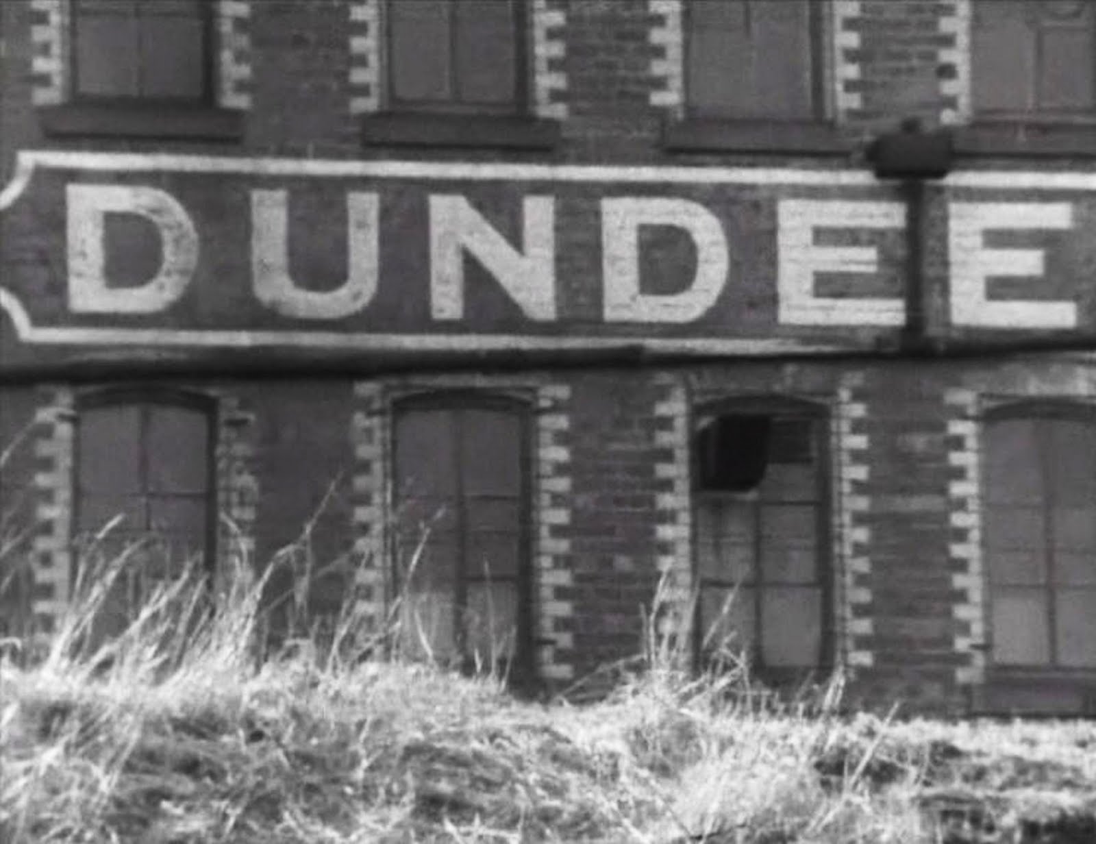 RETRO DUNDEE A SIGN O' THE TIMES