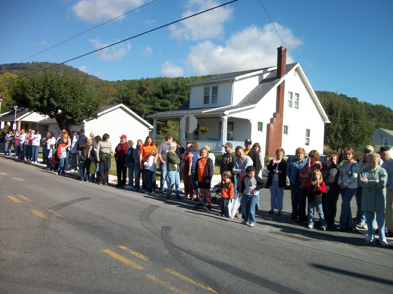 Colletta's Kitchen Sink Hyndman Parade 2010 pic heavy