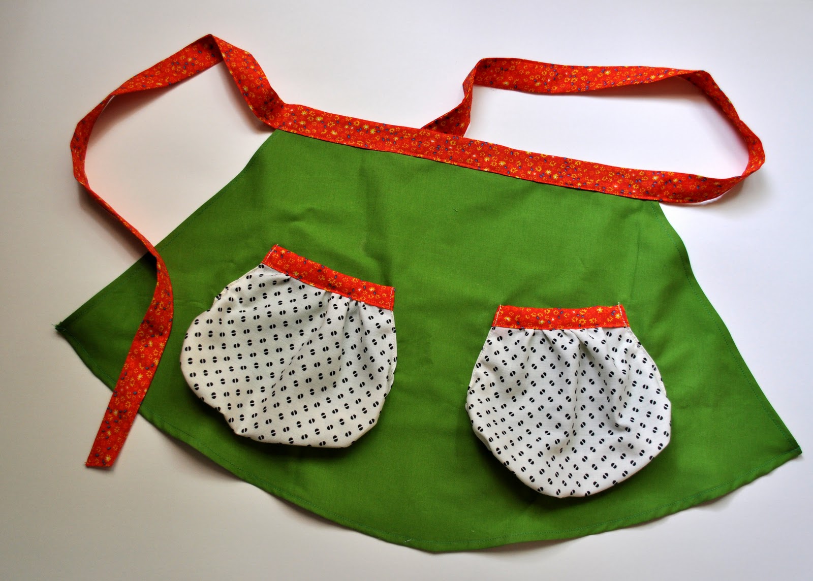 brown bobbin Apron with deep pockets