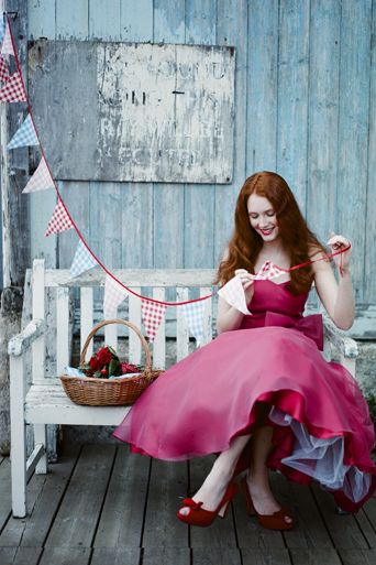 [pink-dress-with-red-shoes-via-ahotpinkpetticoatdotblogspotdotcom3.jpg]