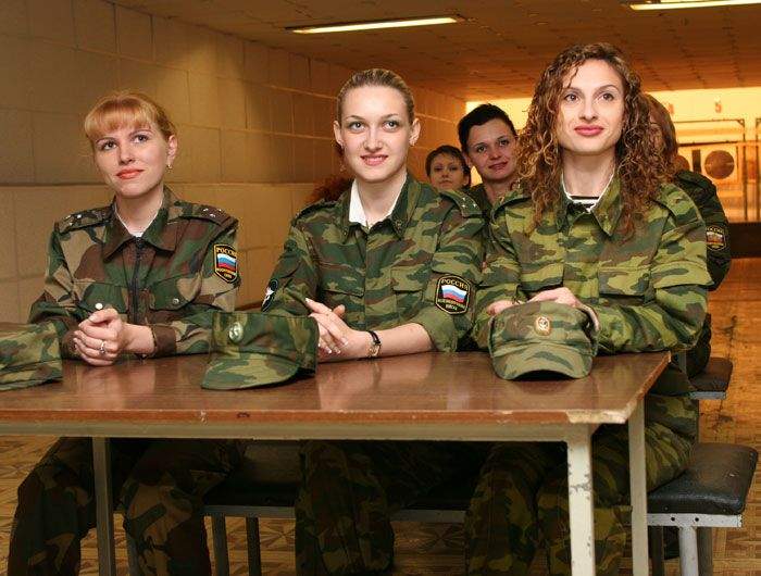 [girls-of-russian-army--03.jpg]