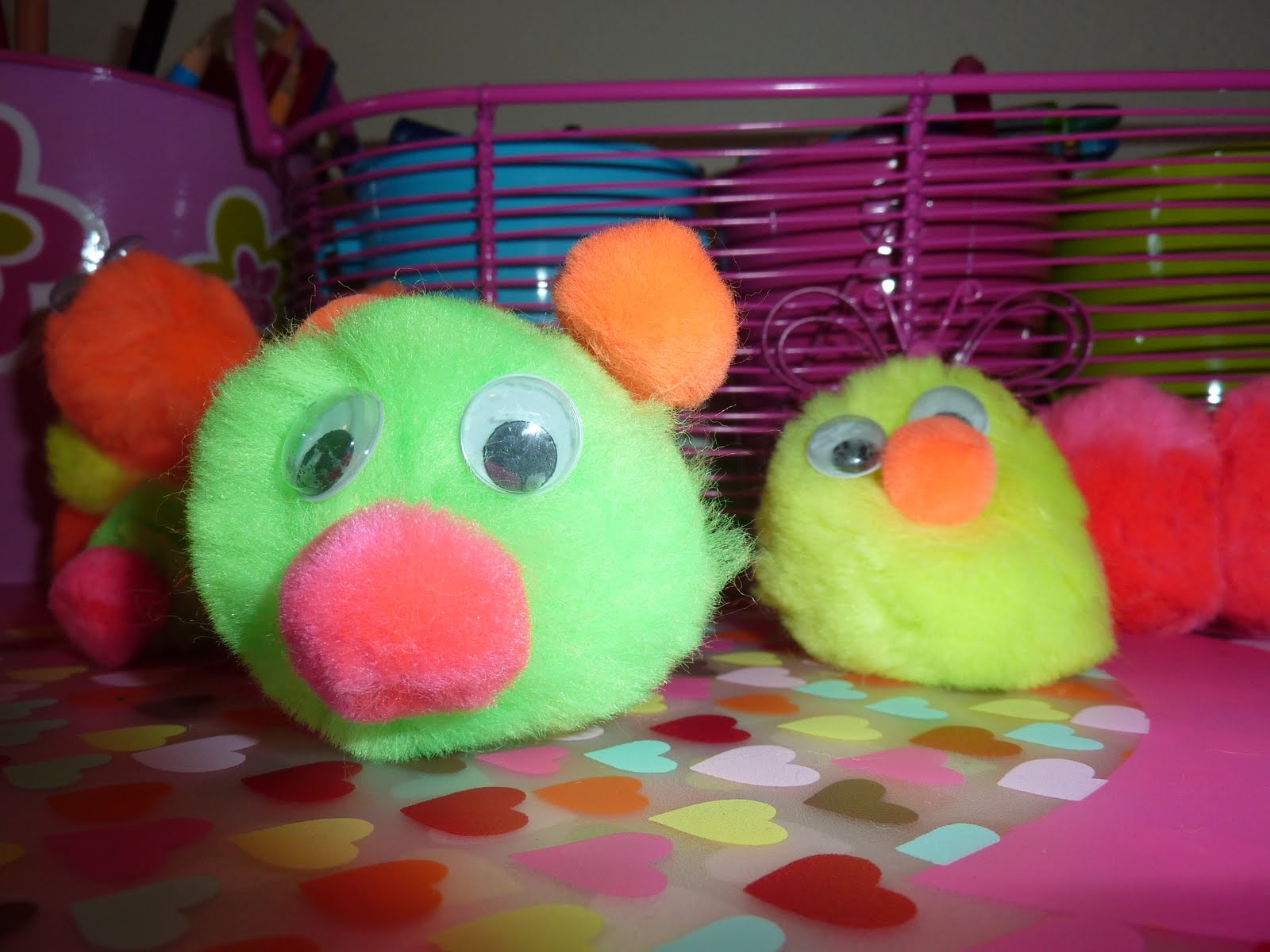No time to be bored: Kids craft: pom pom animals