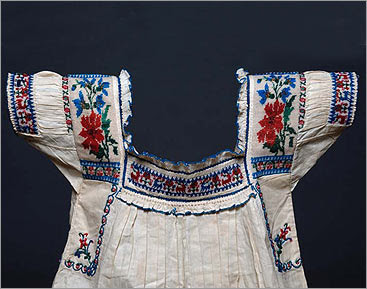Mexican blouse from Pueblo region, Field Museum collection