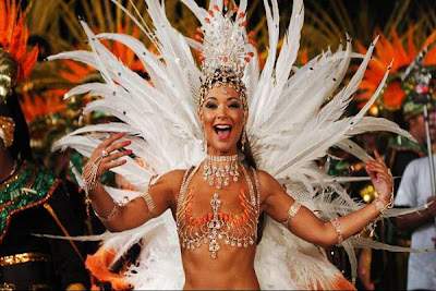 Amanda Françoso madrinha de bateria da Vai-Vai