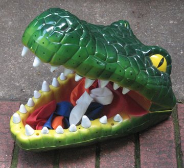 [Biting+Croc+toy.jpg]