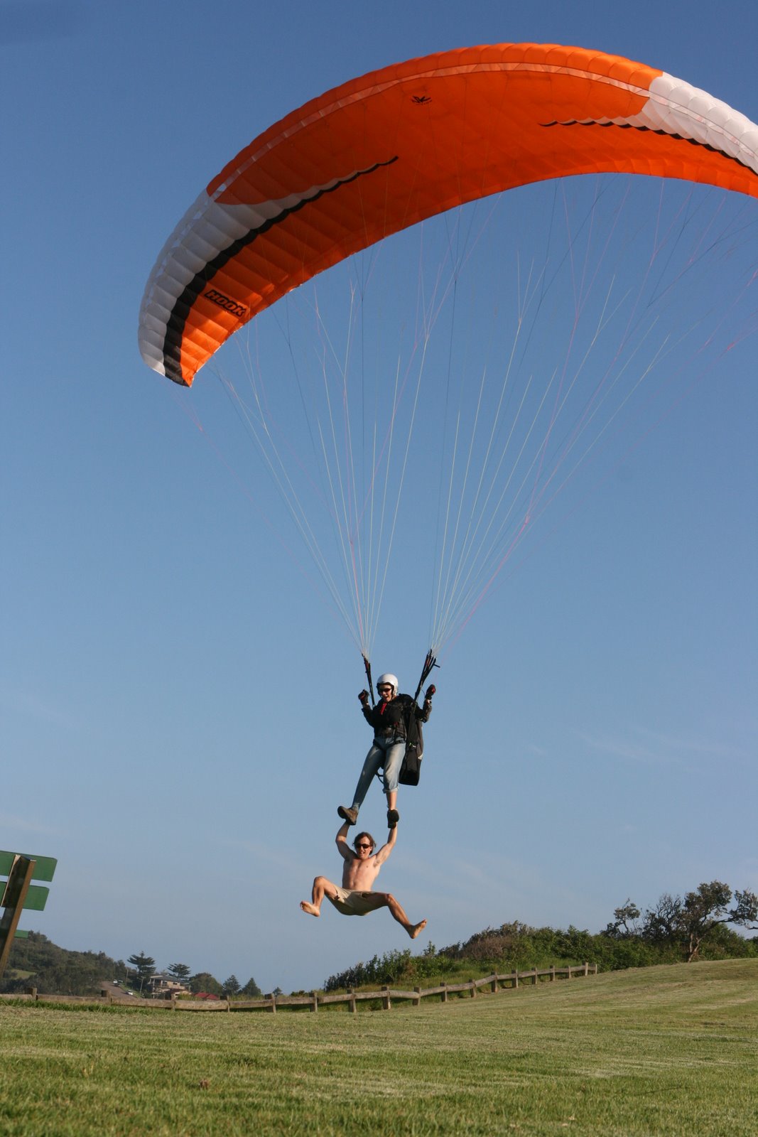 [Paragliding]