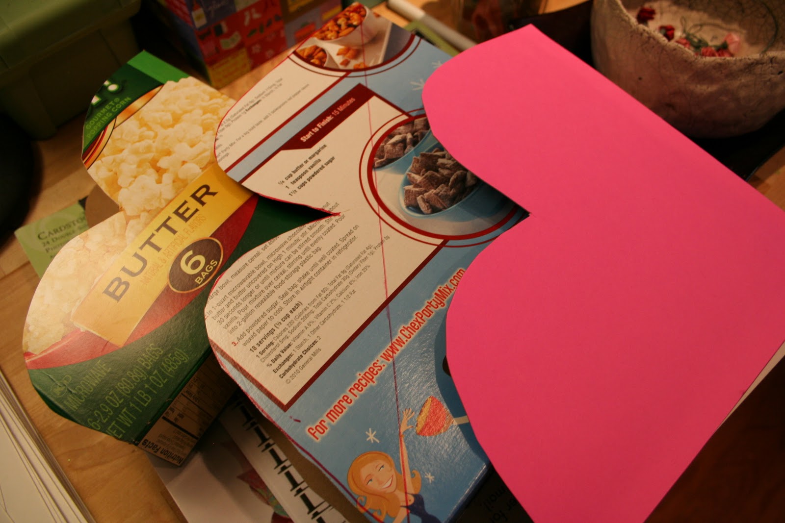 Pink and Green Mama: * Recycled Craft: Valentine Heart Boxes From