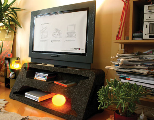 [tvshelfthingies1.jpg]