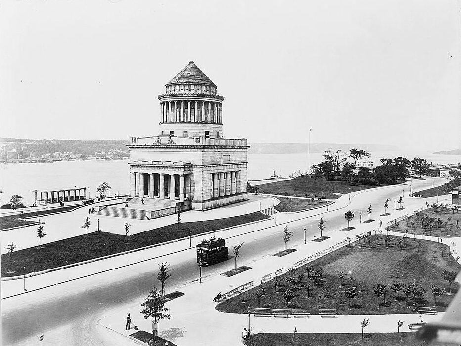 [7_wonders_mausoleum_of_halicarnassus_4.jpg]