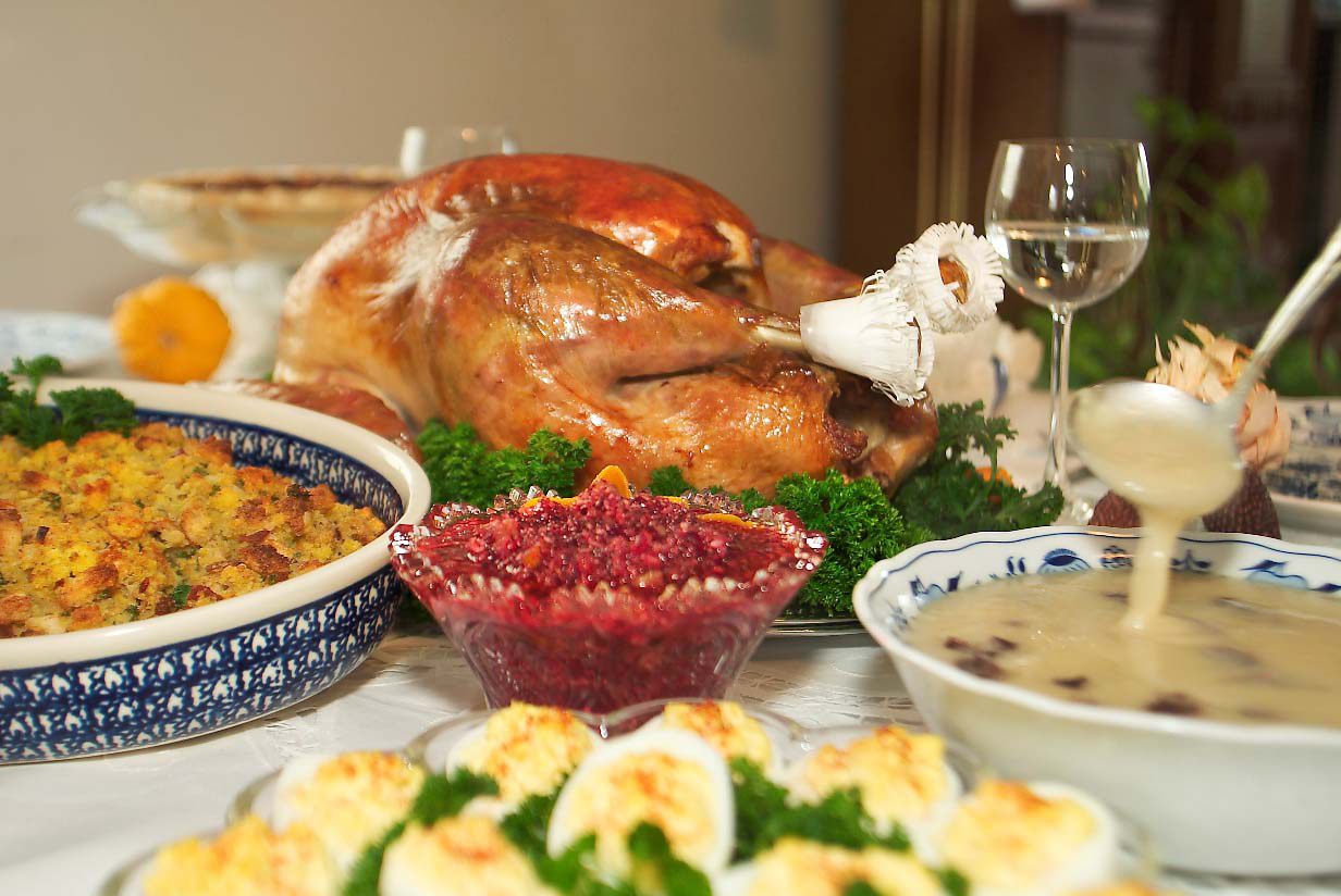 [thanksgiving_dinner.jpg]