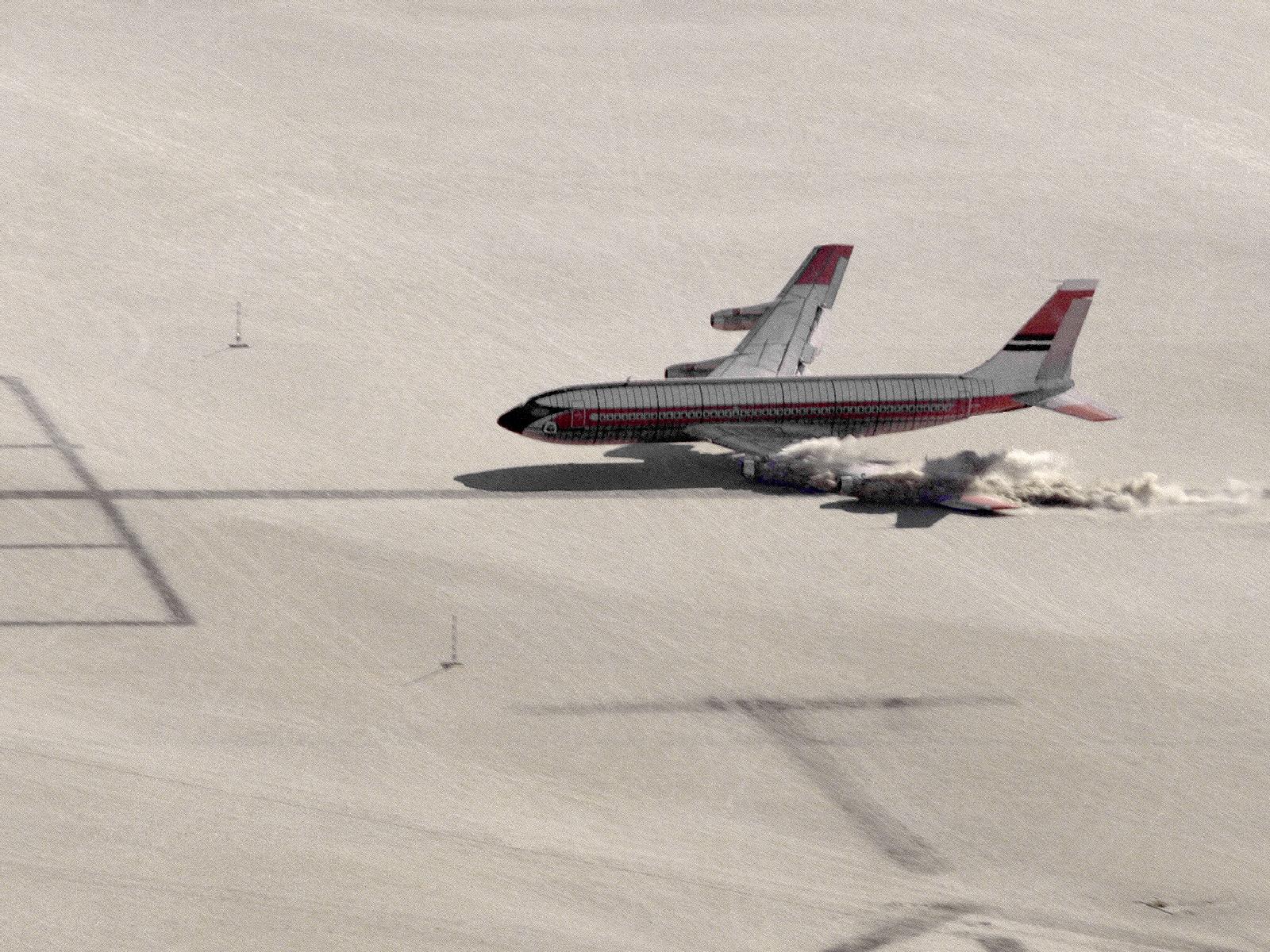 [airliner_crash.jpg]