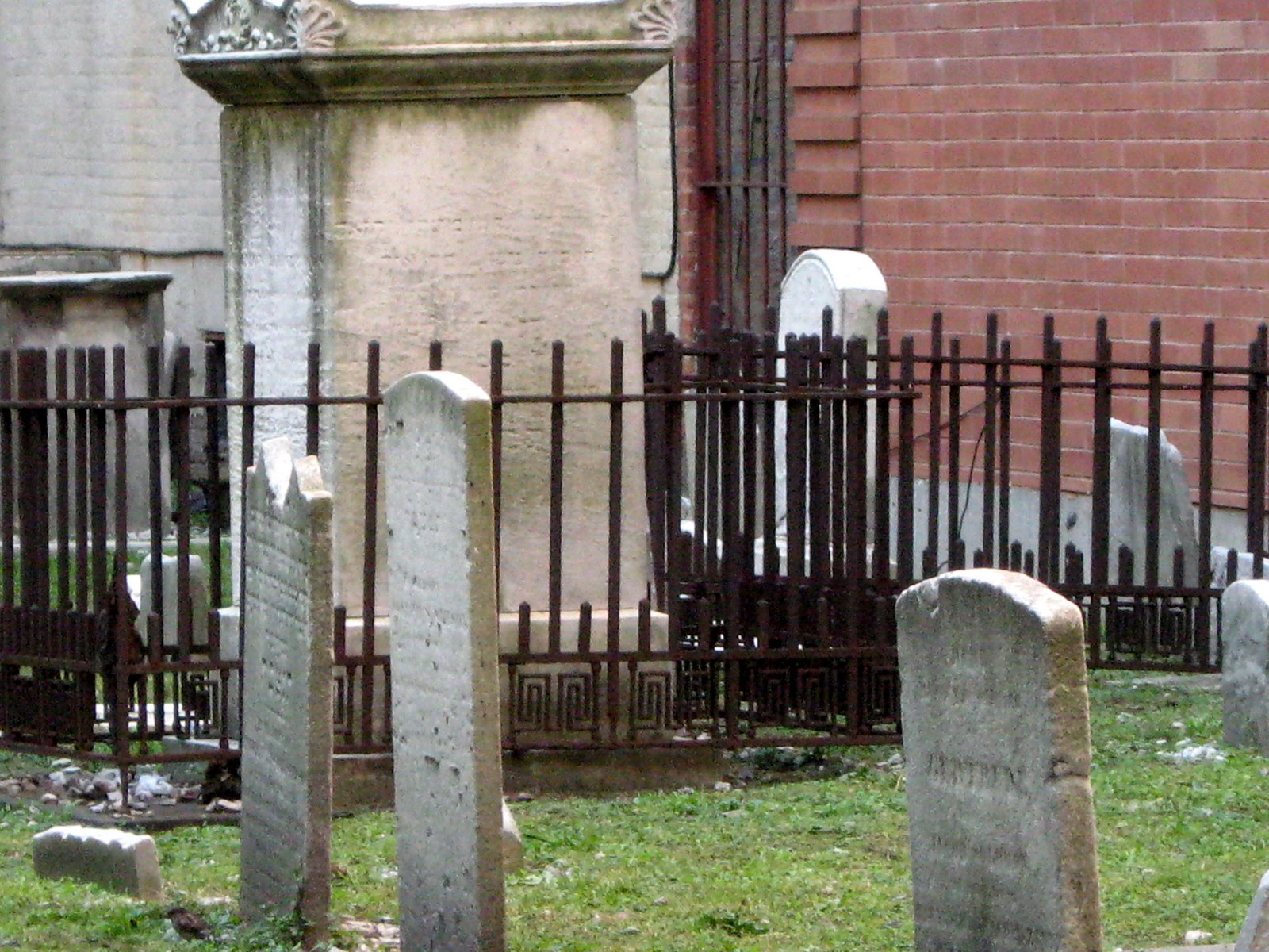 [shearith_lsrael_cemetery_3.jpg]