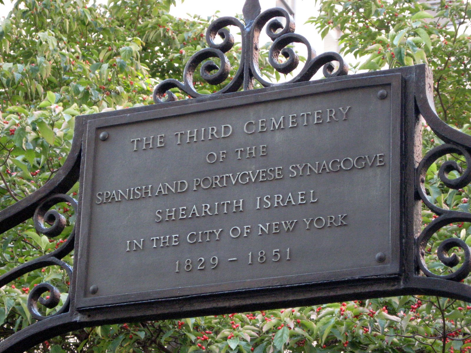 [shearith_lsrael_cemetery.jpg]